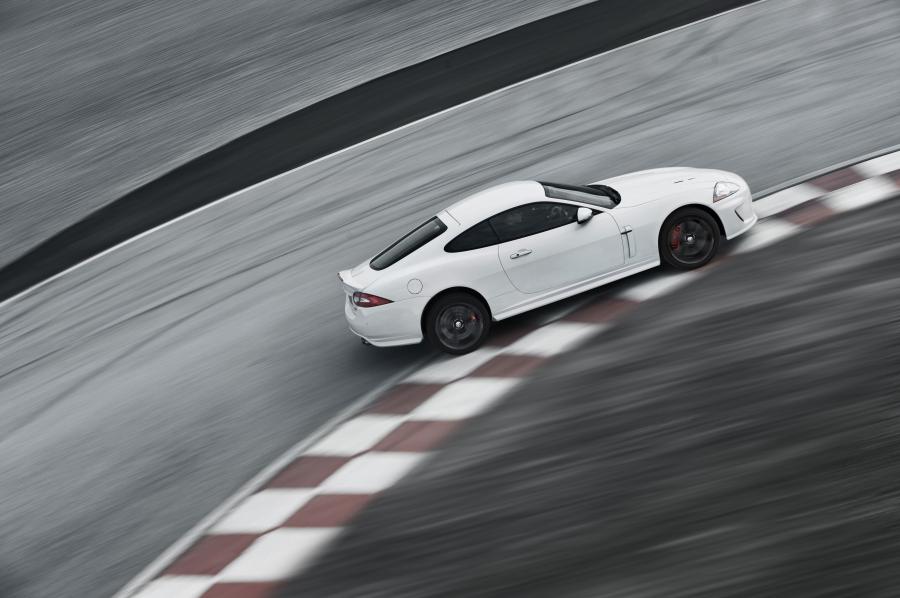  Jaguar XKR Black Pack 2010 года  (фото 10 из 23)